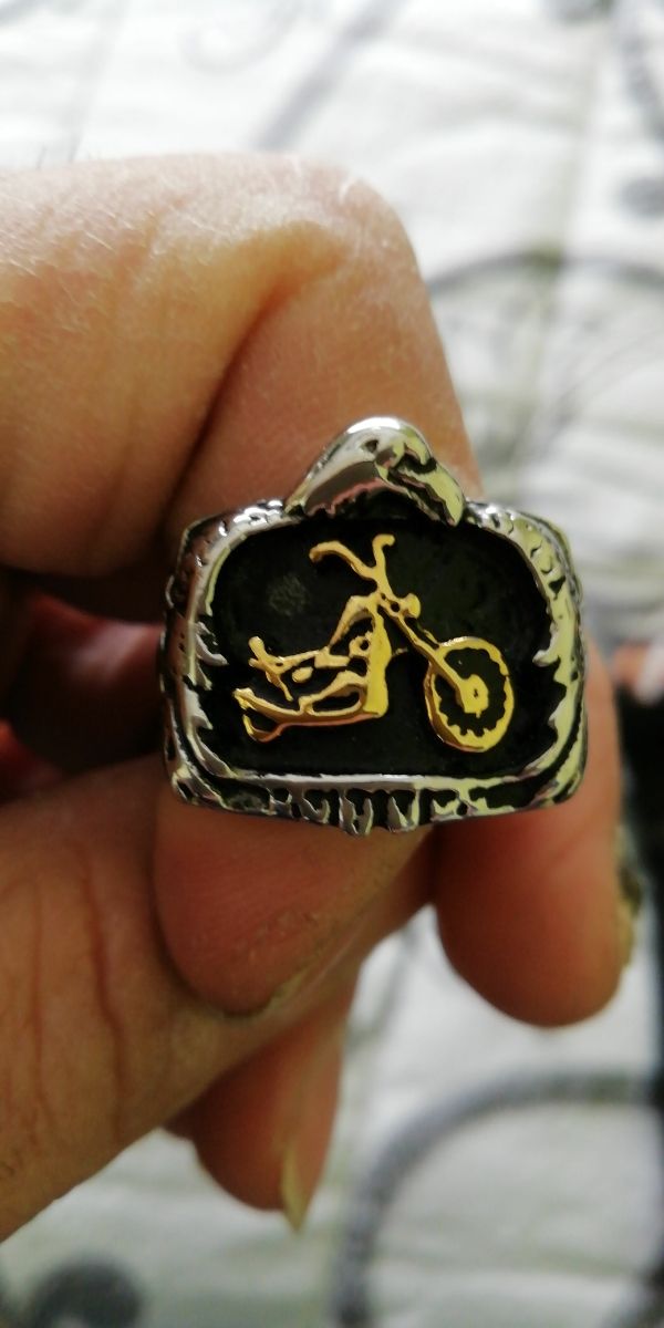 vendo anillos y camisetas