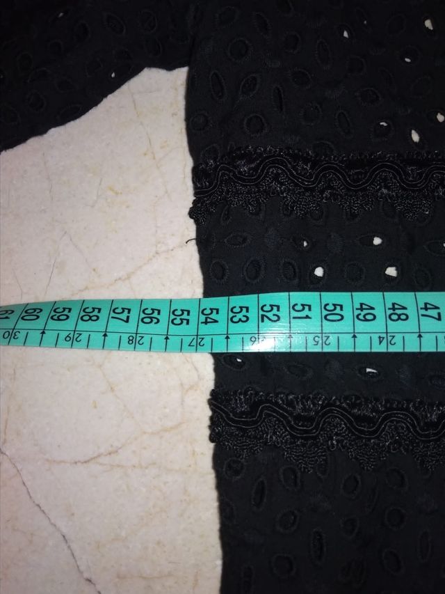 Vestido negro de Batista perforada