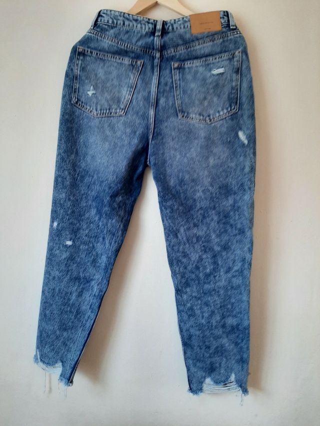 pantalón vaquero roto