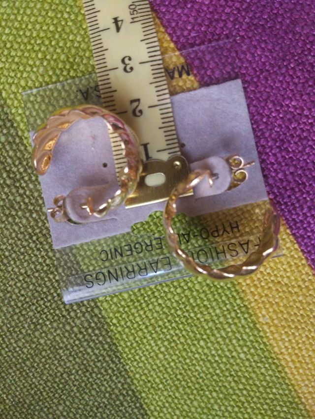 pendientes dorados elegantes