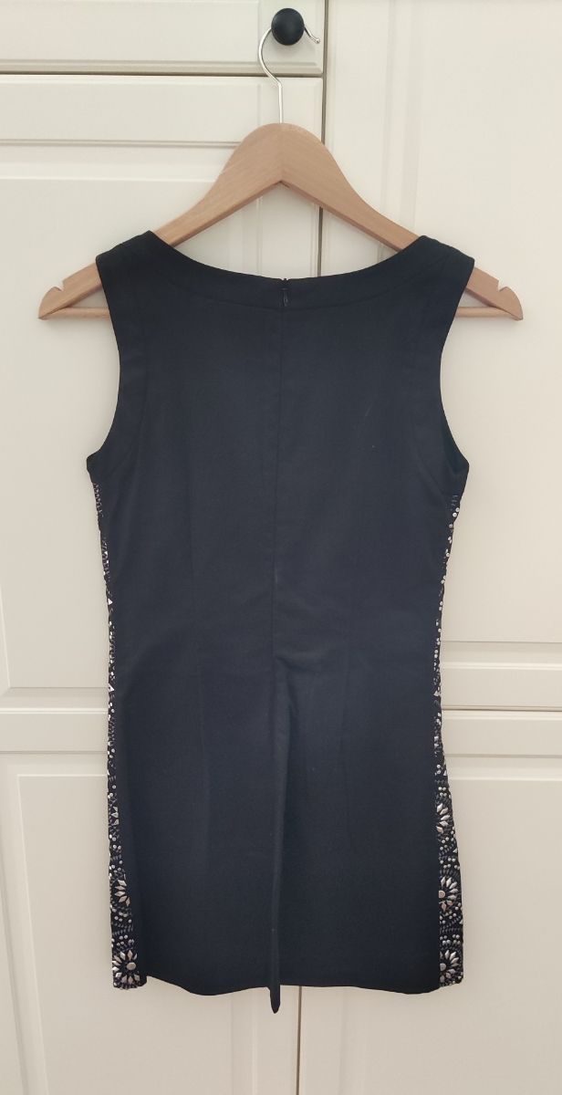 Vestido corto negro con abalorios de Blanco. T. XS