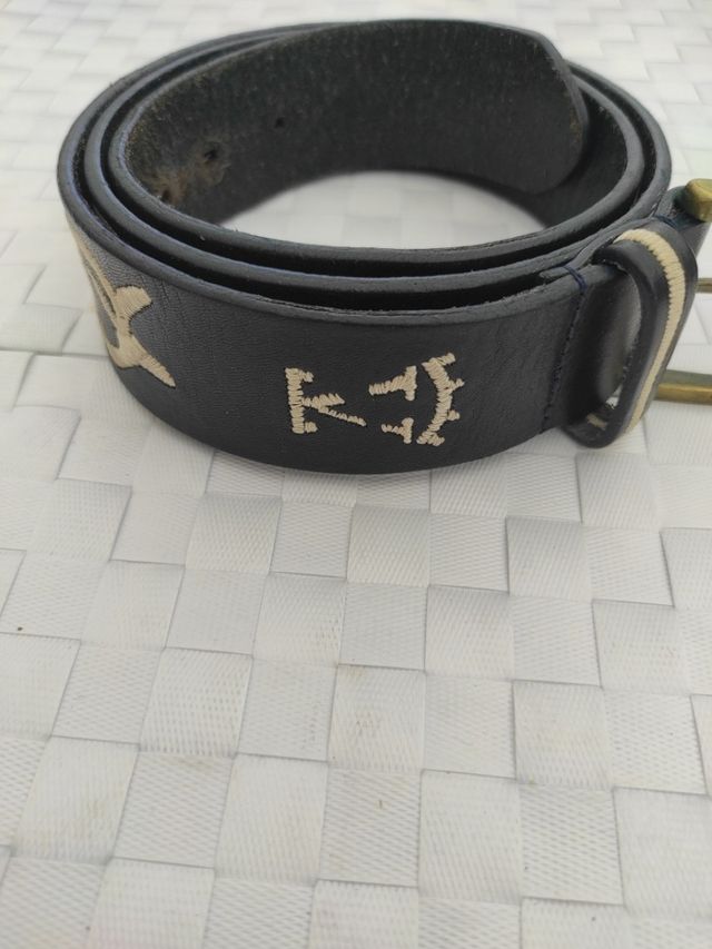 cinturon piel azul bordado