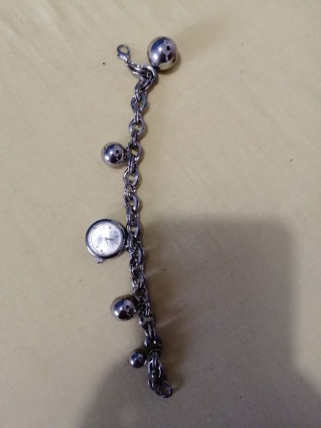 pulsera reloj con abalorios
