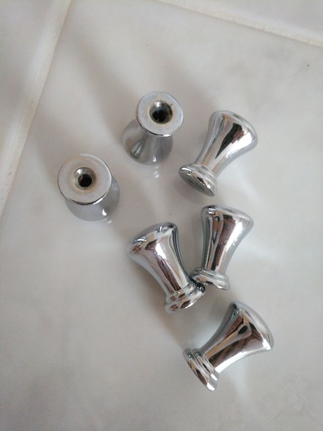 6 Tiradores  de metal para muebles