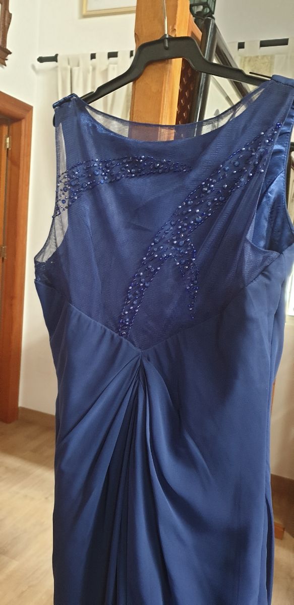 espectacular vestido de tul y de raso