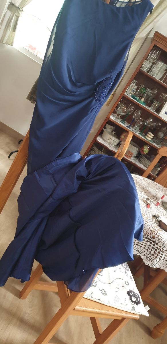 espectacular vestido de tul y de raso