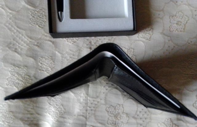 estuche bolígrafo y cartera balmain París nuevo.