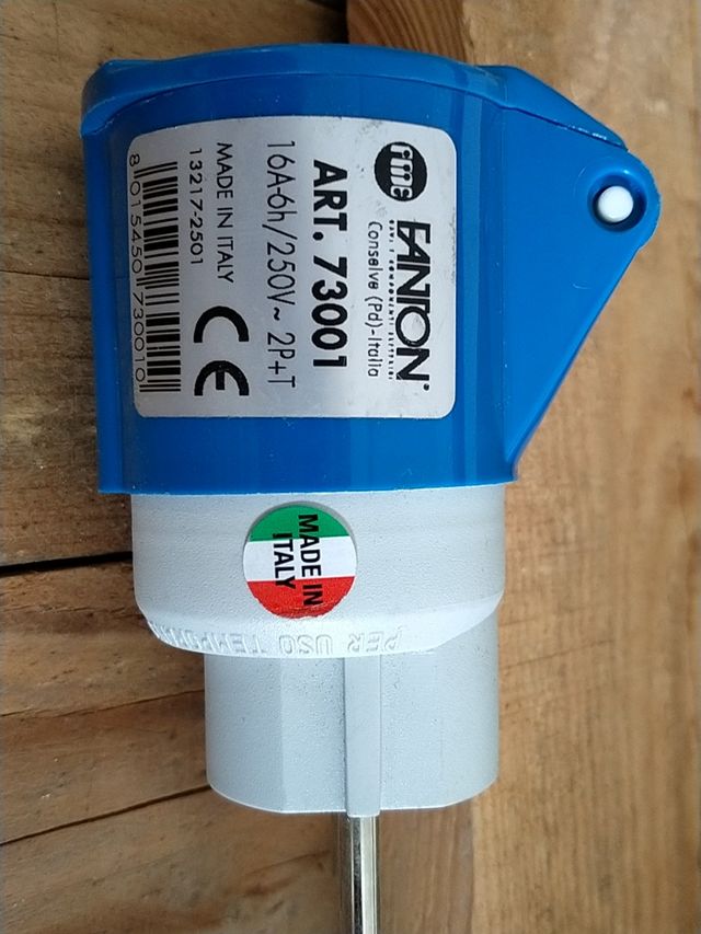 ADAPTADOR INDUSTRIAL 2P + T 16A SCHUKO BLUE FANTON