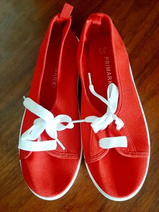 Zapatillas Primark, color rojo, talla 36 de segunda mano por 3 EUR en Mijas  en WALLAPOP
