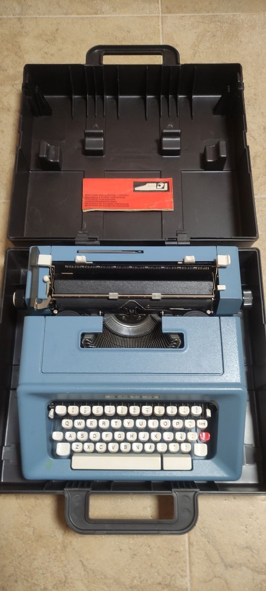 Máquina de escribir Olivetti Studio 46
