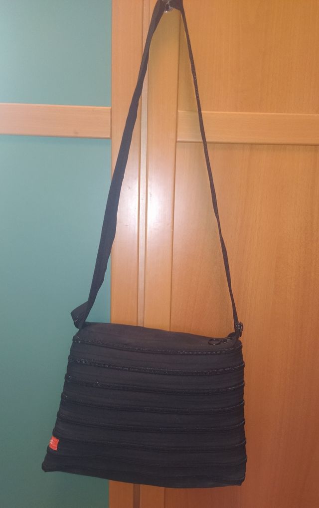 Bolso bandolera nuevo de cremalleras