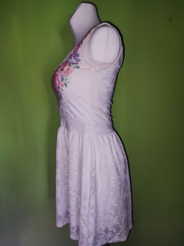 Vestido encaje blanco detalle flores