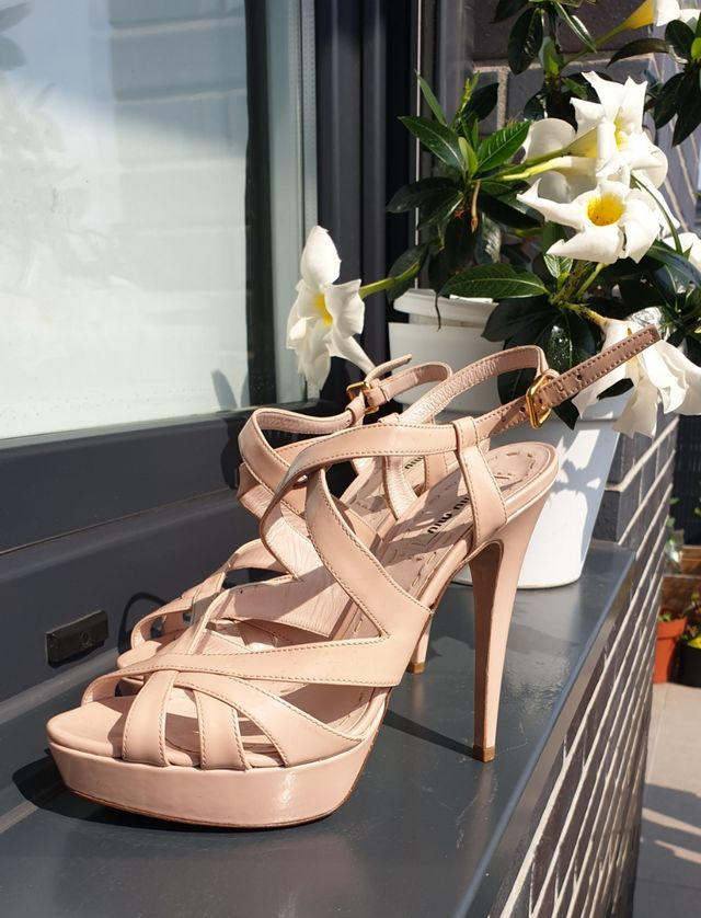 Sandalia Miu Miu tacon 12 cm rosa empolvado.