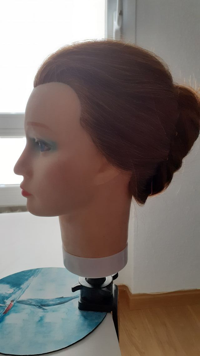 Cabeza de peluquería con soporte.