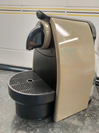 Cafetera Nespresso Essenza Krups de segunda mano por 55 EUR en Sant Joan  d\\'Alacant en WALLAPOP