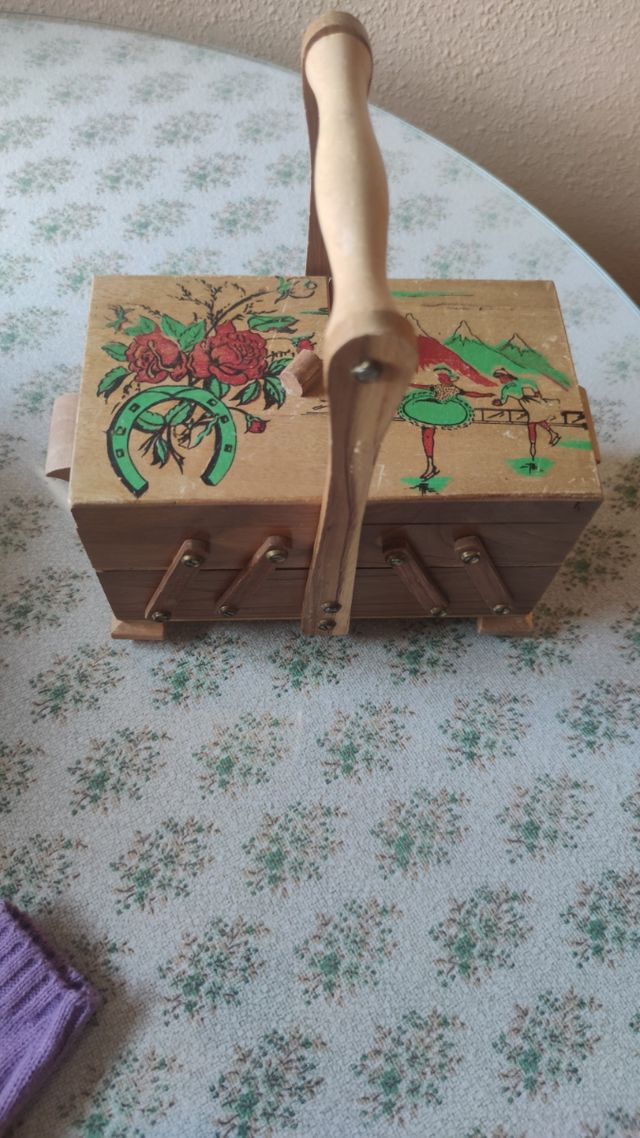 Scatola da cucito in legno. Anni '80