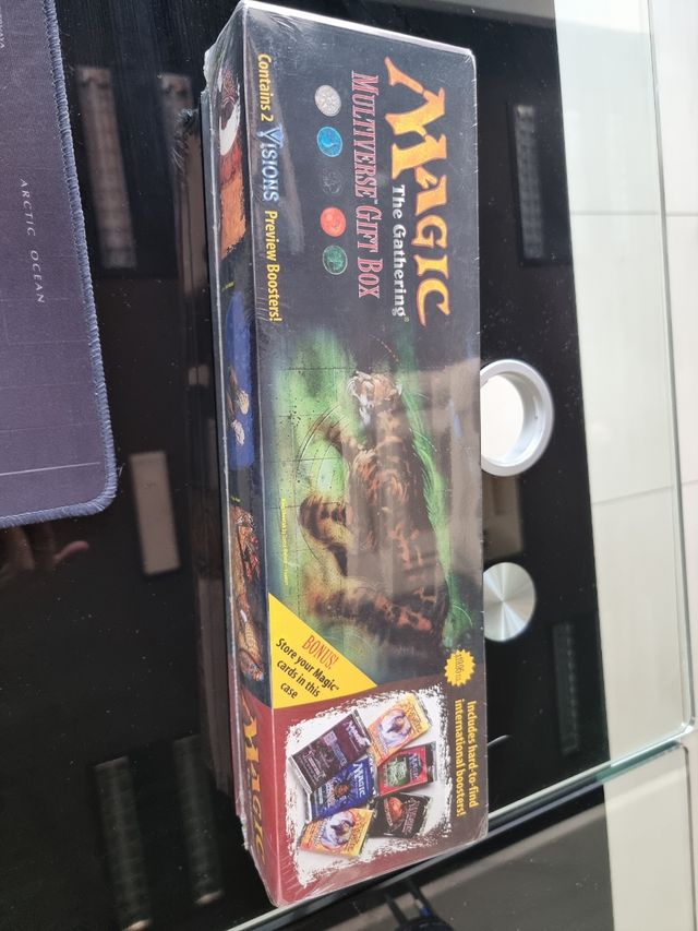 Magic: Multiverse gift box sin abrir