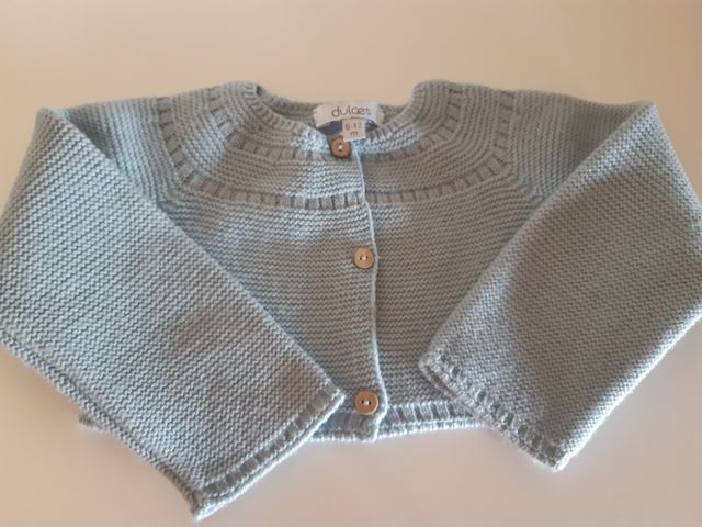 Chaqueta con gorrito en color verde 6-12. Dulces