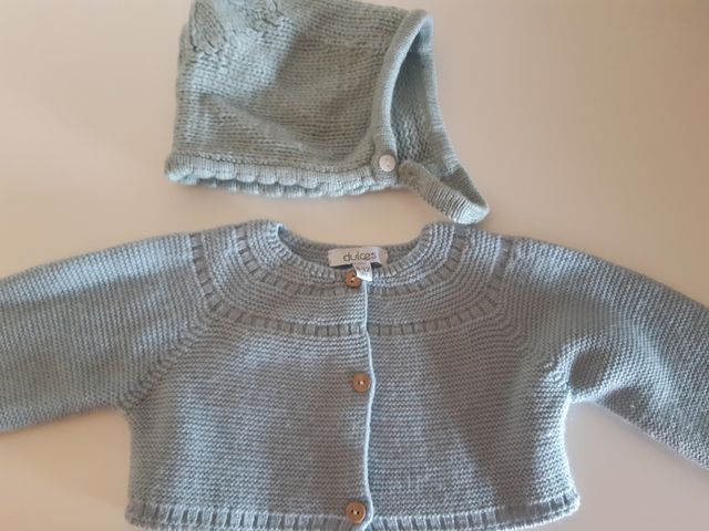 Chaqueta con gorrito en color verde 6-12. Dulces