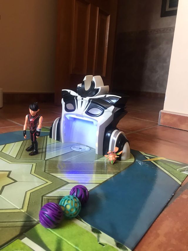 Campo de juego y moto desafío champion