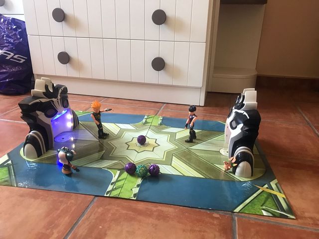 Campo de juego y moto desafío champion