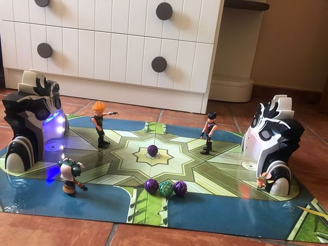 Campo de juego y moto desafío champion