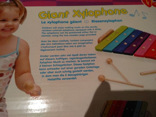 Xilòfon de fusta de joguina. "Giant xylophone"
