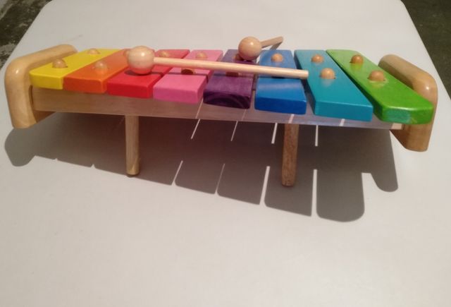 Xilòfon de fusta de joguina. "Giant xylophone"