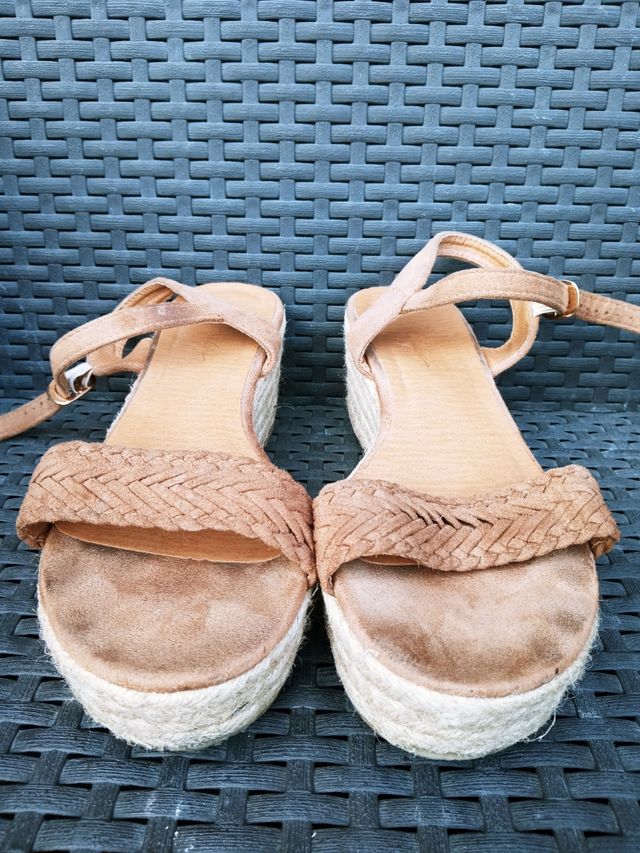 Sandalias marrones