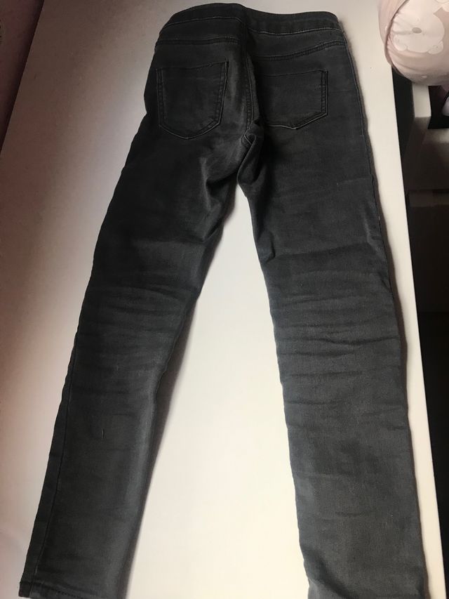 Due jeans per 7 anni. Mayoral e Zara.