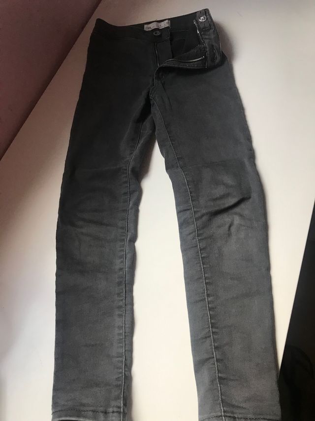 Due jeans per 7 anni. Mayoral e Zara.