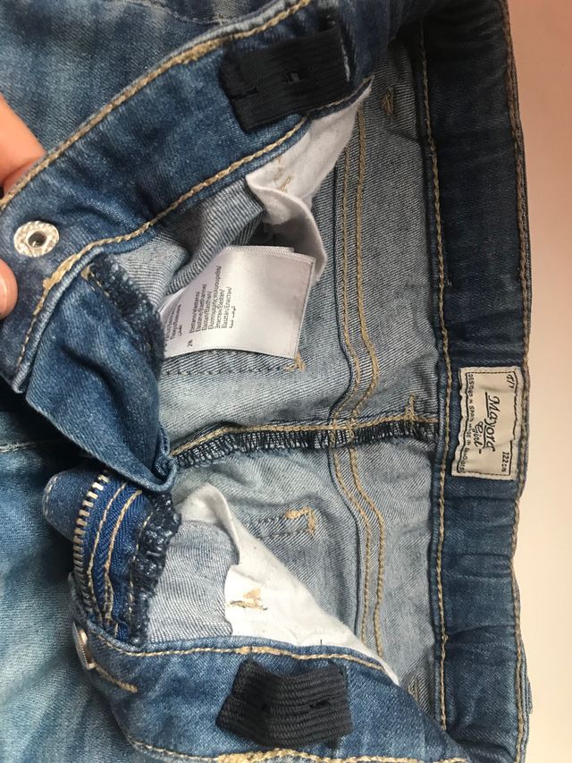 Due jeans per 7 anni. Mayoral e Zara.