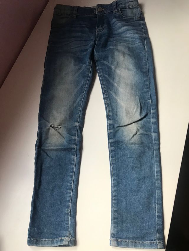 Due jeans per 7 anni. Mayoral e Zara.