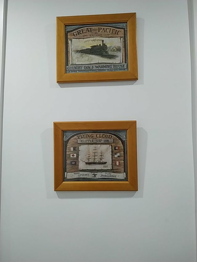 Pareja de cuadros,en madera.