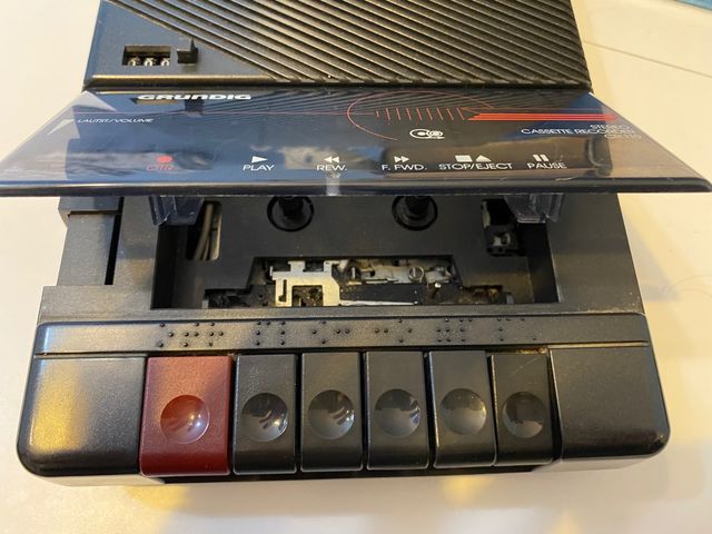 **DAMAGE** registratore/lettore Grundig CR 110