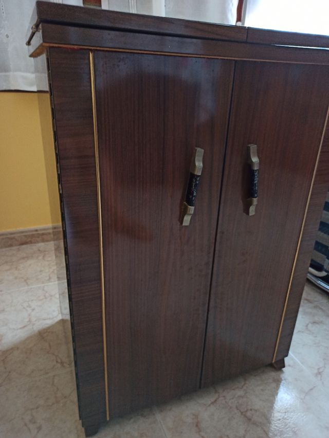 Máquina de coser SIGMA antigua.