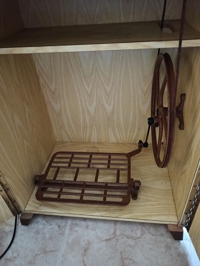 Máquina de coser SIGMA antigua.