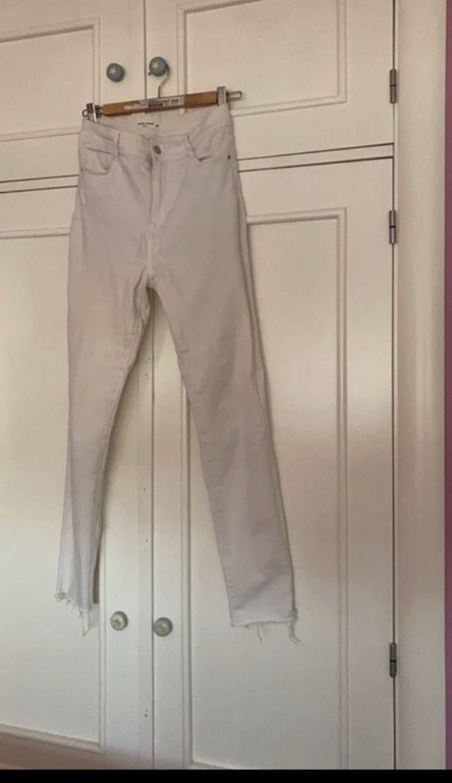 Pantalones pitillos blancos