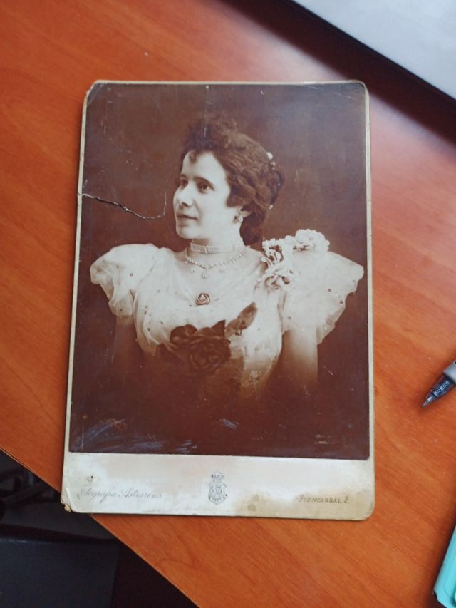 Fotografía muy antigua con dedicatoria.