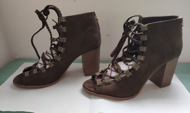 Sandalia / botines anudados Bershka T.39