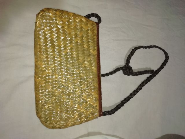 Conjunto vestido gasa y bolso mimbre