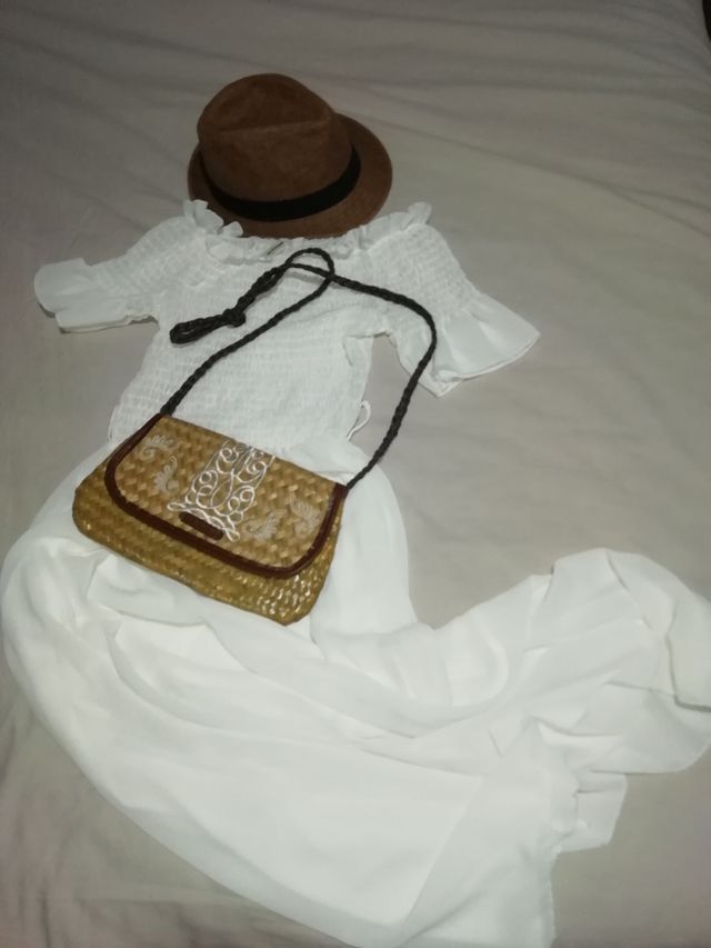 Conjunto vestido gasa y bolso mimbre