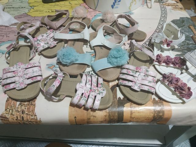 sandalias, también por separado