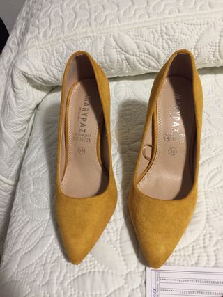 Zapatos mostaza Mary paz de segunda mano por 10 EUR en Gijón en WALLAPOP