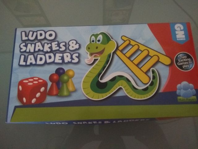 Juego serpientes y parchís