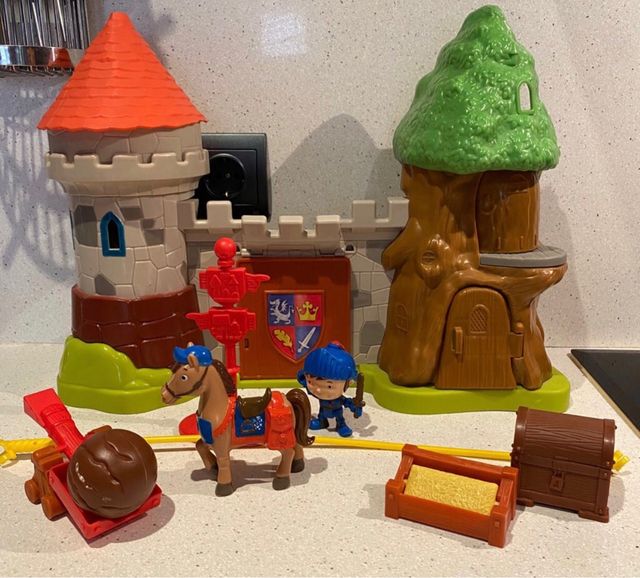 Castillo Mike fisher price