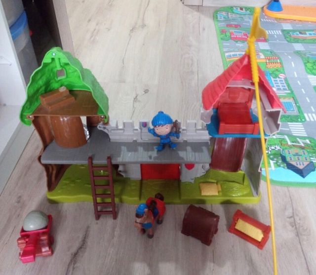 Castillo Mike fisher price