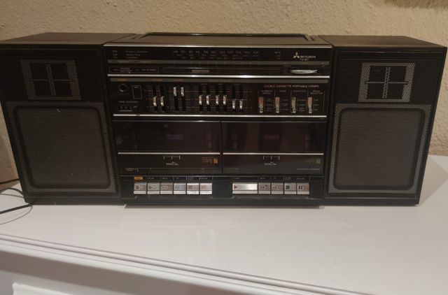 Rádio cassete Mitsubishi TX 67. Portátil Anos 80