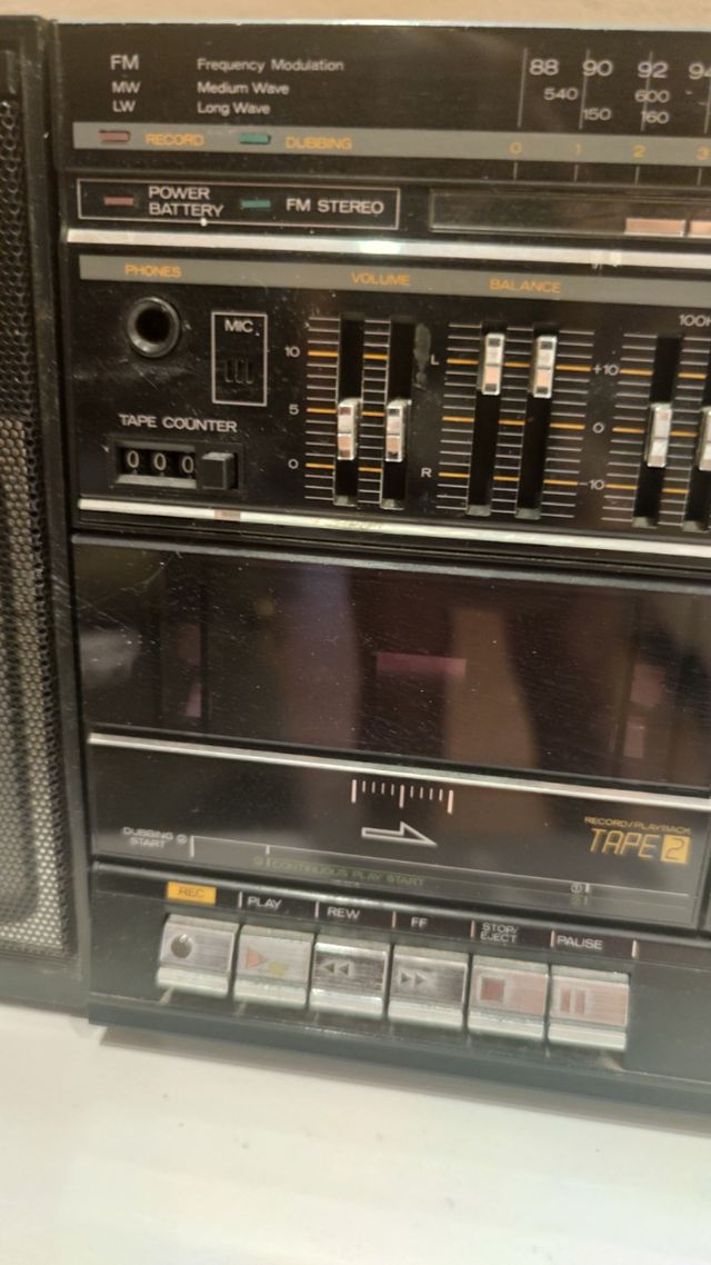 Rádio cassete Mitsubishi TX 67. Portátil Anos 80