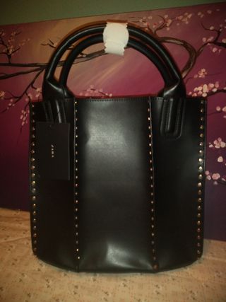 Bolso negro Zara de segunda mano por 26 EUR en Granada en WALLAPOP